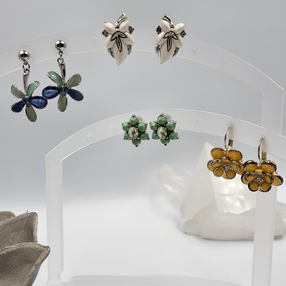 4 Pair -  Flower Earrings Package - Picture 3 of 9
